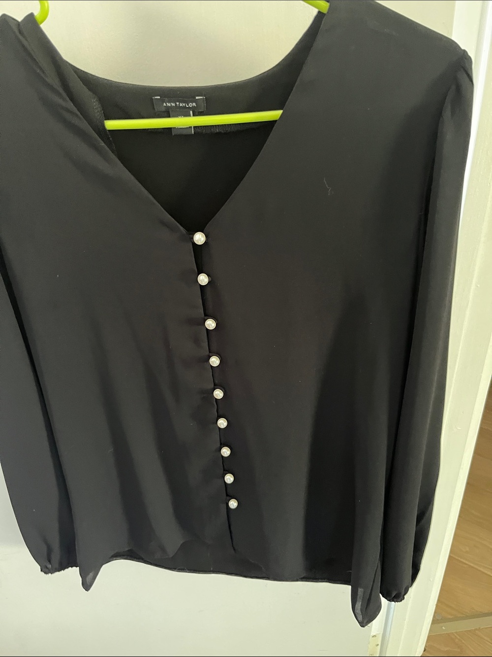 Ann Taylor Black Pearl-Front V-Neck Blouse xs